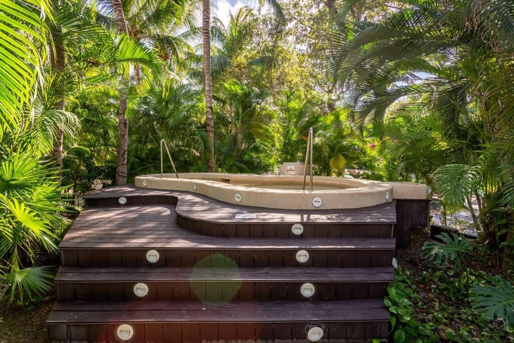 Ochoa 209 Luxury Private Club